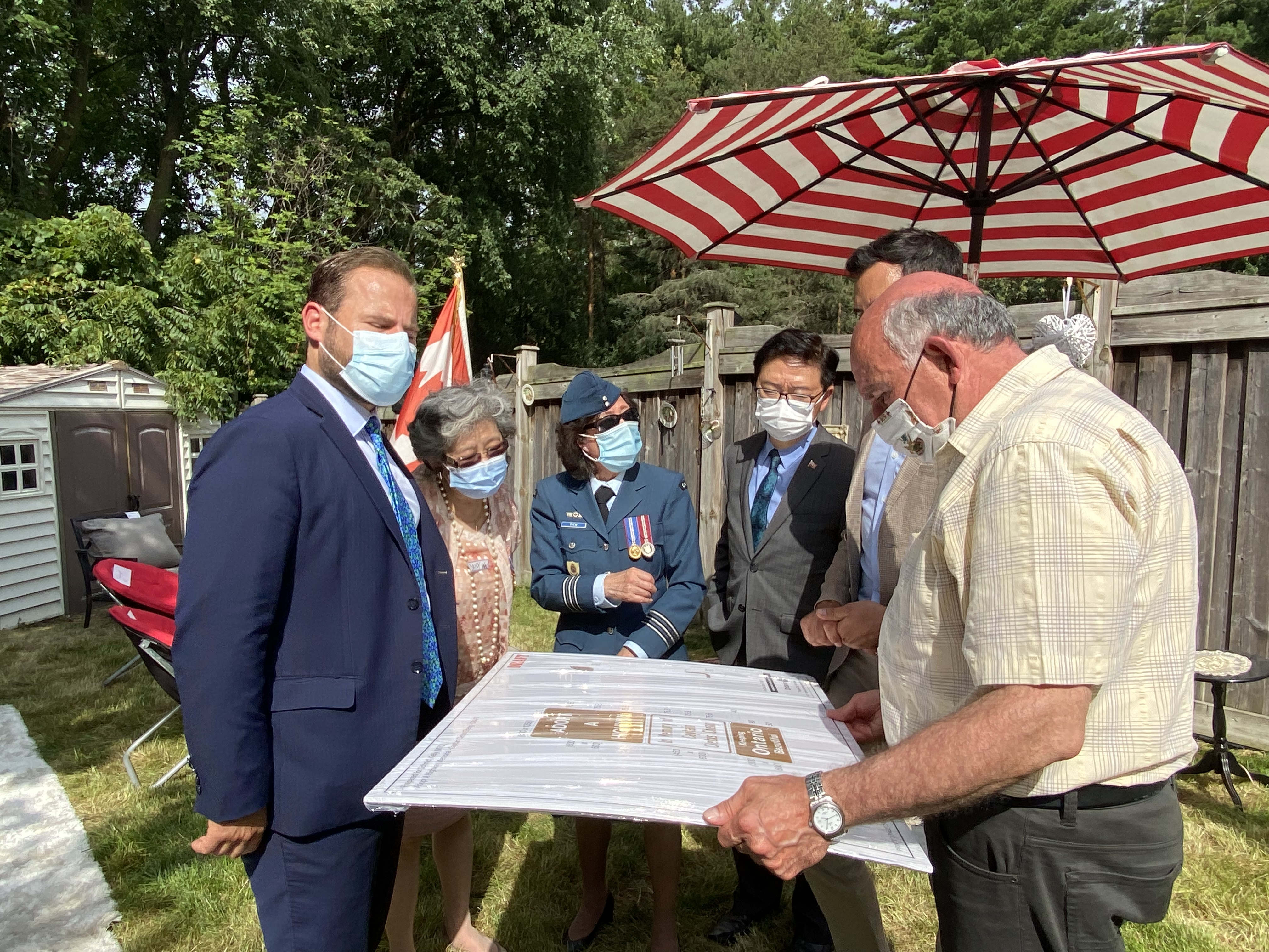 首本英语、法语、中文和盲文版退伍军人书籍- 鲜為人知的加拿大华裔退伍军人和英雄公路的故事